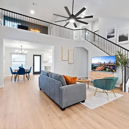 Modern & Homey 3Br Home, Remote Work Friendly, King Beds, Fast Wifi